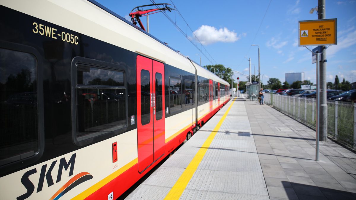 poci�g SKM linii S4
Albert Zawada
akcja, akcja ratunkowa, inauguracja, miejski, pierwsza pomoc, poci�g, Poci�g do �ycia, podstaw, ratowanie, ratunek, sk�ad, SKM, transportu, wagon, Szybka Kolej Miejska, szybkiej Kolei Miejskiej