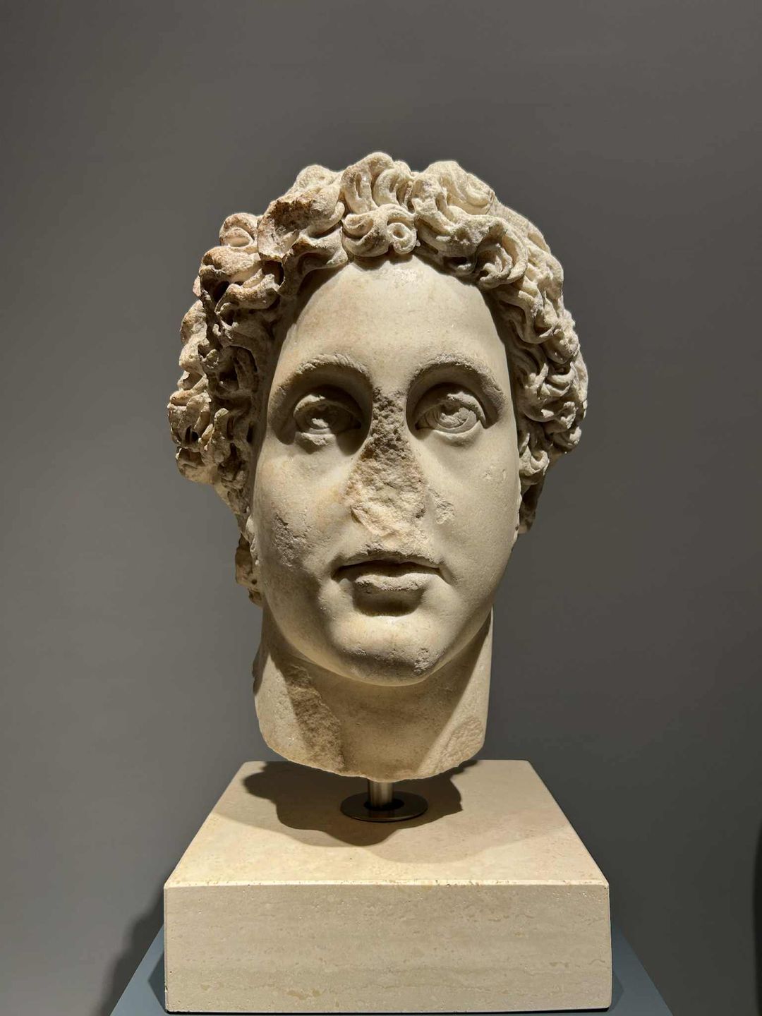 Brak genitaliów to nie zawsze efekt upływu czasu