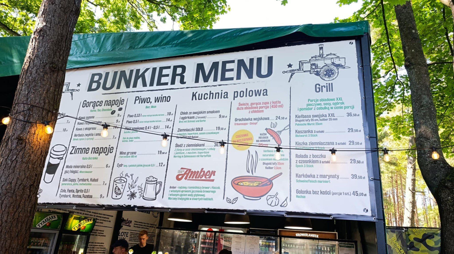 Blűcher to kompleks niemieckich bunkrów z lat 30. XX wieku położony blisko centrum Ustki, tuż przy zachodnim falochronie portowym. Można tam dobrze zjeść