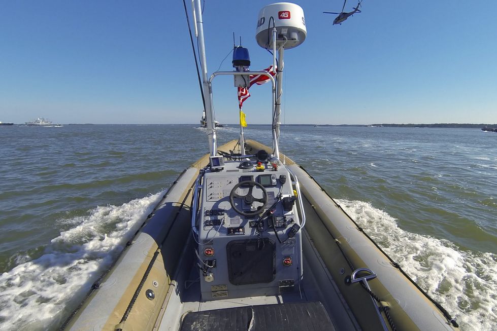 Rój bezzałogowych łodzi. Pływające drony bronią okrętów US Navy!