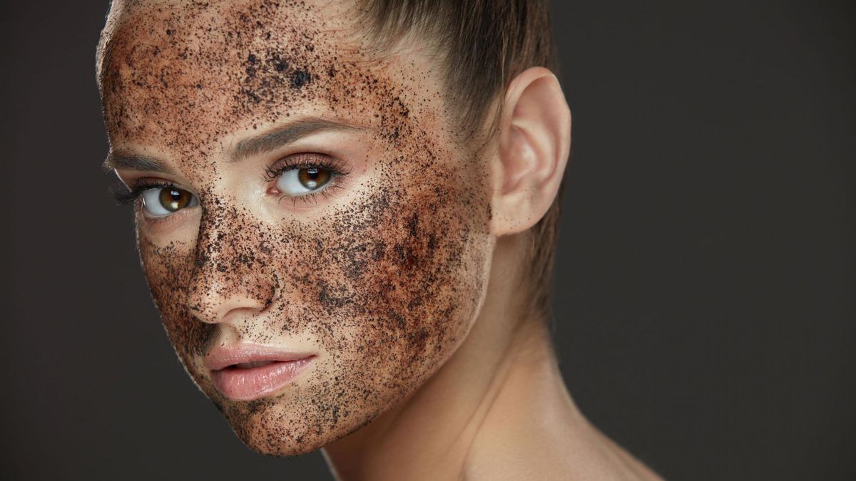 Peeling kawowy, choć posiada znakomite właściwości antycellulitowe, ma bardzo korzystny wpływ na skórę twarzy.