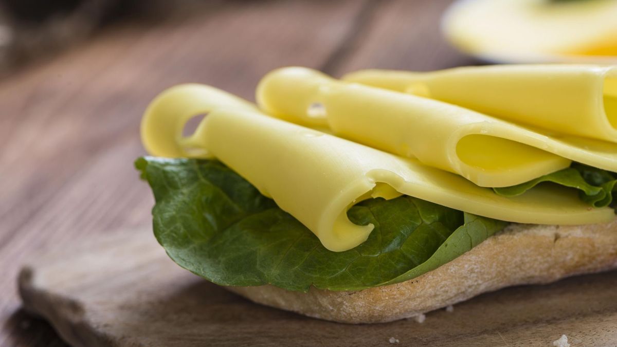 Prawdziwy żółty ser ma tylko trzy składniki 