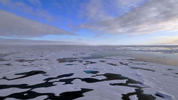 Gigantyczna dziura ozonowa nad półkulą północną 1