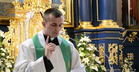 Do kiedy ma stać choinka? Ksiądz wyjaśnił temat, w komentarzach burza