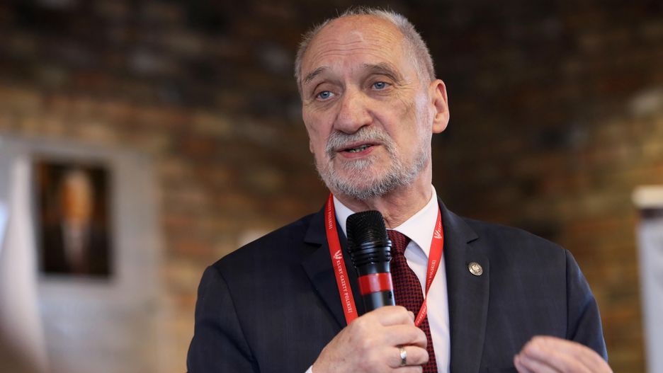 "Nie ma takiego raportu". Złapał Macierewicza na kłamstwie