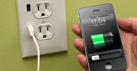 Ładujemy iPhone’a przez USB w ścianie