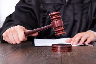 Szczepienie albo powrót do więzienia. Nietypowa decyzja sędziego