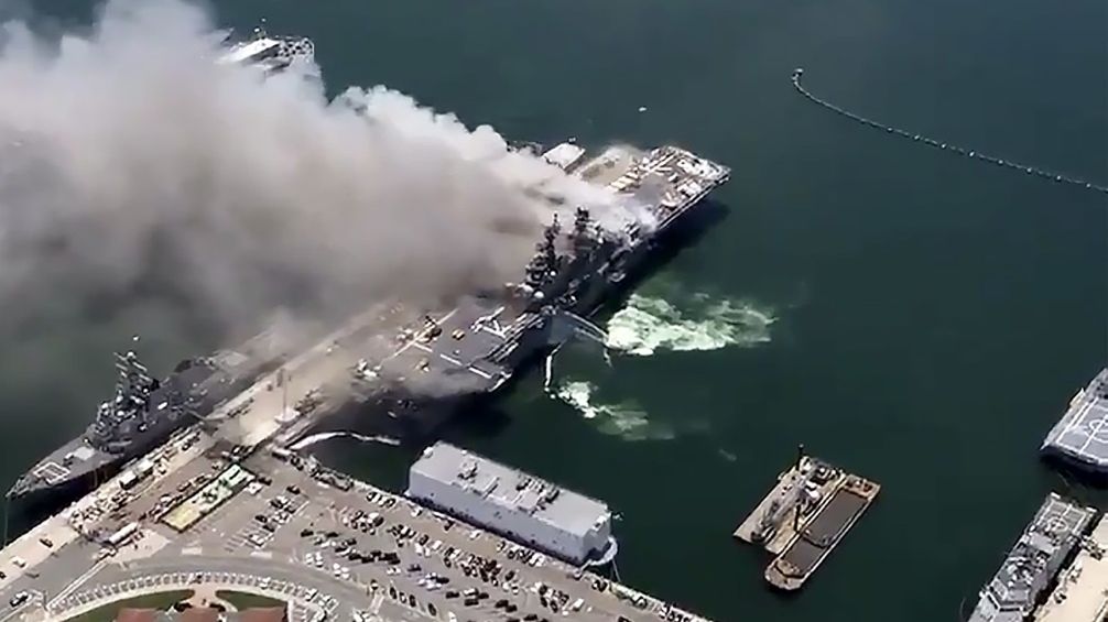 Wybuch i pożar na okręcie w San Diego