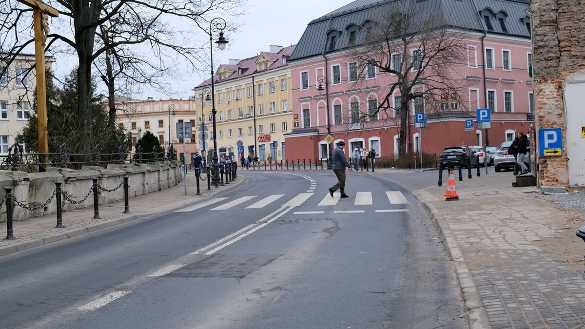Brak pełnego oznakowania przejścia dla pieszych na ul. Bernardyńskiej w Lublinie