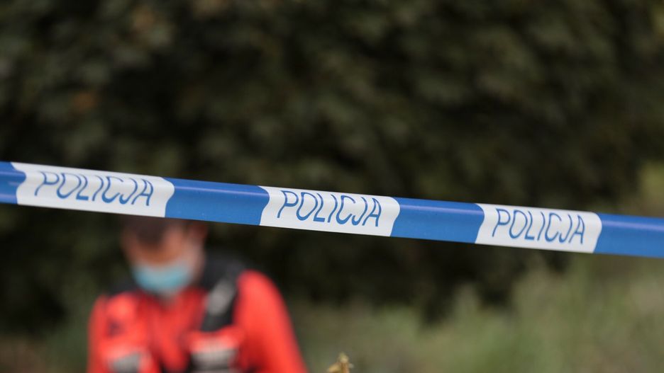 reporter_baza_2020-10
08.10.2020 Zielona Gora mezczyzna utonal w Wagmostawie po tym jak wszedl do wody po plecak wrzucony mu tam przez znajomego z ktorym sie klocil N/z  Tasma policja policyjna napis policja policyjna   fot. Piotr Jedzura/REPORTER
Piotr Jedzura/REPORTER