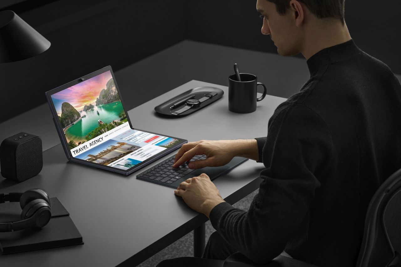 ASUS Zenbook 17 Fold OLED to rewolucyjna konstrukcja