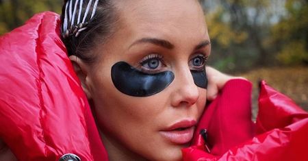 Małgorzata Rozenek w stroju "bojowym". Czarne płatki pod oczami i śniegowce