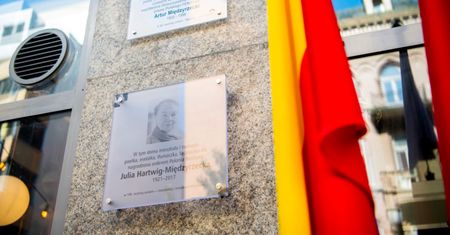 Warszawa. Tu mieszkała poetka. Nowa tablica na Marszałkowskiej
