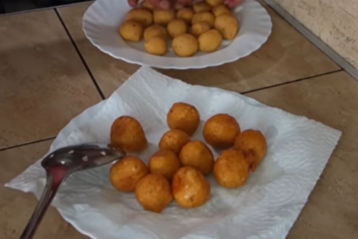 Ms. Henia from the YouTube channel "Henia Foks" showed how to make potato balls.