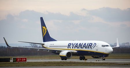 Steward Ryanair leciał z Polski i pił w czasie pracy. "Nie jestem przestępcą"