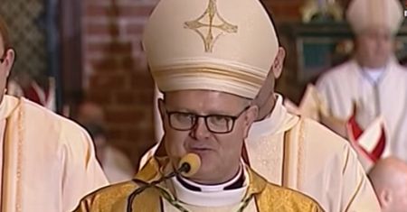 "Szczęśliwe te panie, które...". Biskup radzi kobietom