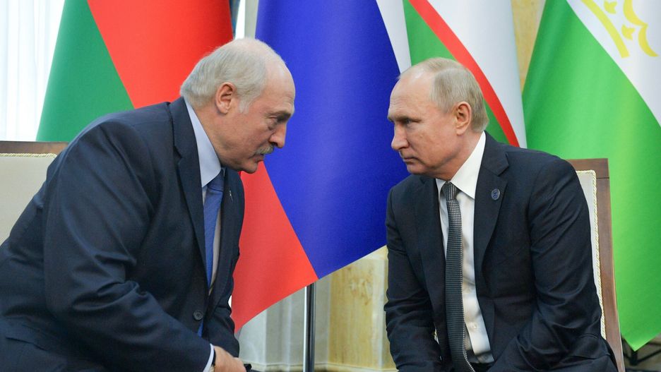 arch355915303 14.06.2019 Russian President Vladimir Putin listebs to Belarusian President Alexander Lukashenko, left, during their meeting at the Shanghai Cooperation Organization (SCO) summit, in Bishkek, Kyrgyzstan.  Alexei Druzhinin / SputnikAlexei Druzhinin