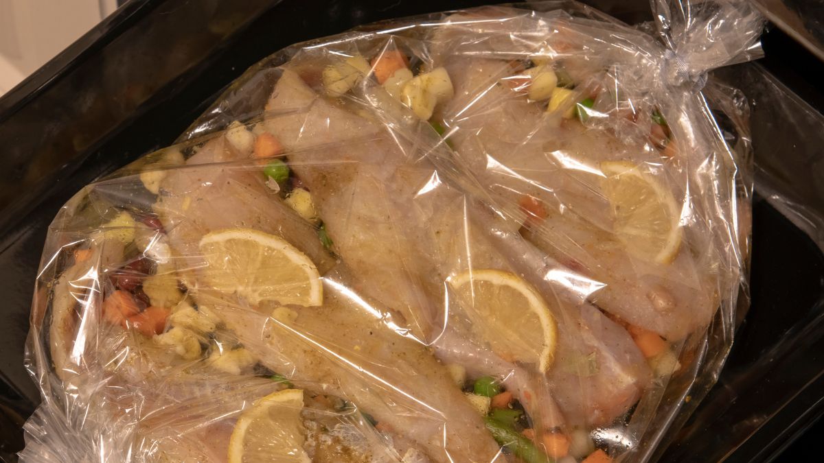 Kroję i wrzucam do rękawa. To najszybszy zdrowy obiad, jaki możesz zrobić