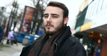 Krystian Ochman podpadł sąsiadom. Wzywali do niego ochronę