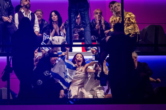 Eurovision 2024 song competition second semifinal in Malmoepa11330692 Israel's participant Eden Golan celebrates placing in the final after the second semifinal of the 2024 Eurovision song competition at the Malmö Arena in Malmö, Sweden, 09 May 2024.  EPA/Ida Marie Odgaard DENMARK OUT Dostawca: PAP/EPA.Ida Marie Odgaard