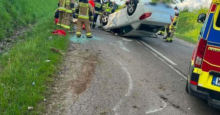 34-latek stracił panowanie nad pojazdem w miejscowości Karwosieki-Cholewice. Pijany kierowca w szpitalu.