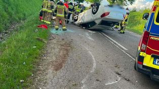 34-latek stracił panowanie nad pojazdem w miejscowości Karwosieki-Cholewice. Pijany kierowca w szpitalu.