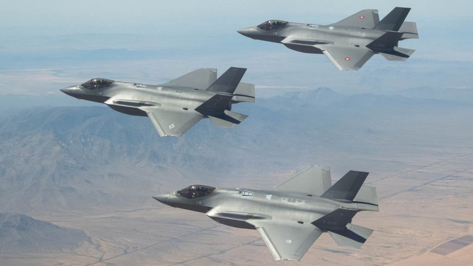 Amerykański, holenderski i duński F-35A nad Arizoną.
