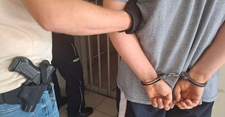 Brańsk: Atakował łopatą sąsiadów i dewastował miejsca kultu. 37-latek w rękach policji