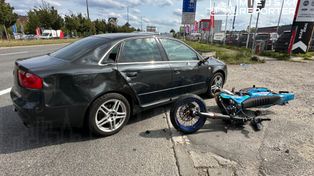 Białołęka: Zderzenie motocyklisty z autem. Jedna osoba została ranna