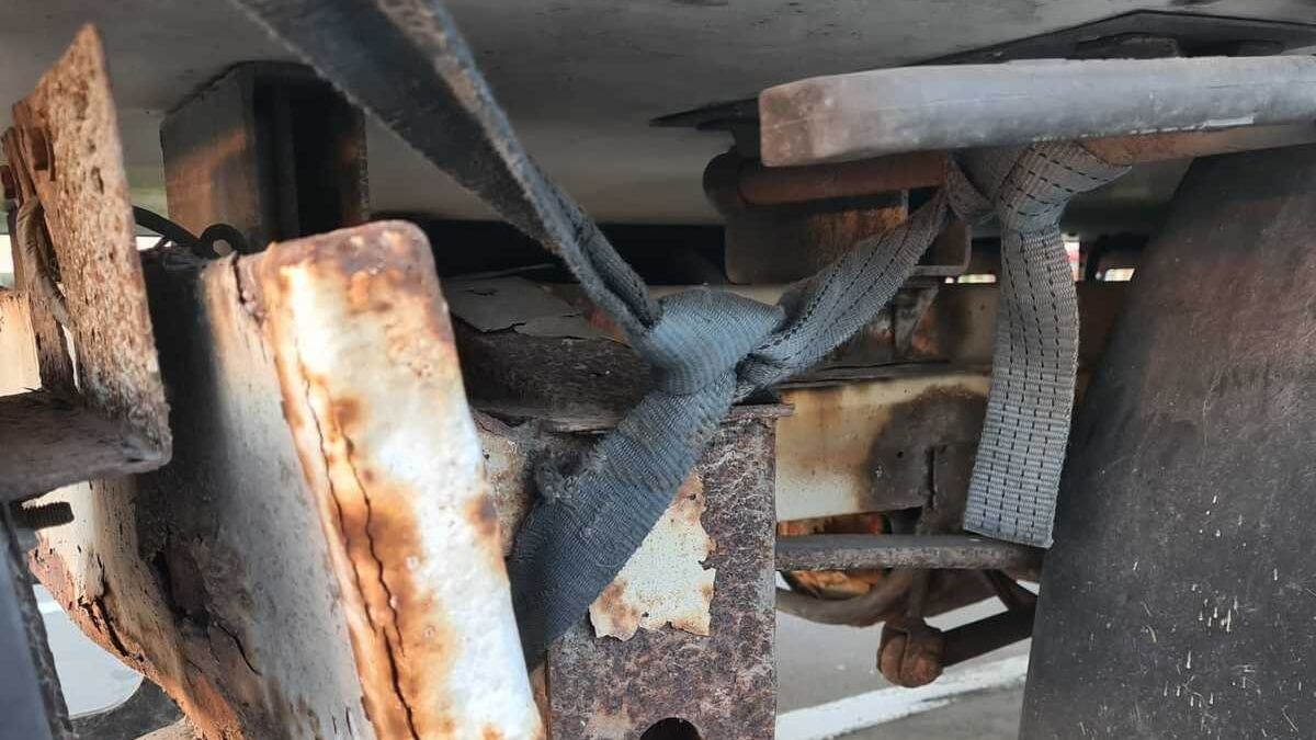 Fatalny stan techniczny dostawczego mercedesa