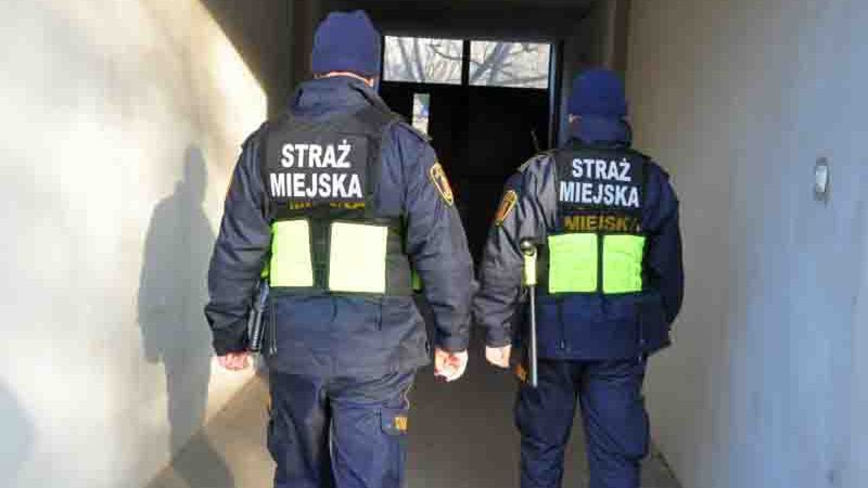 Warszawa. Strażakom udało się uratować zdesperowaną kobietę