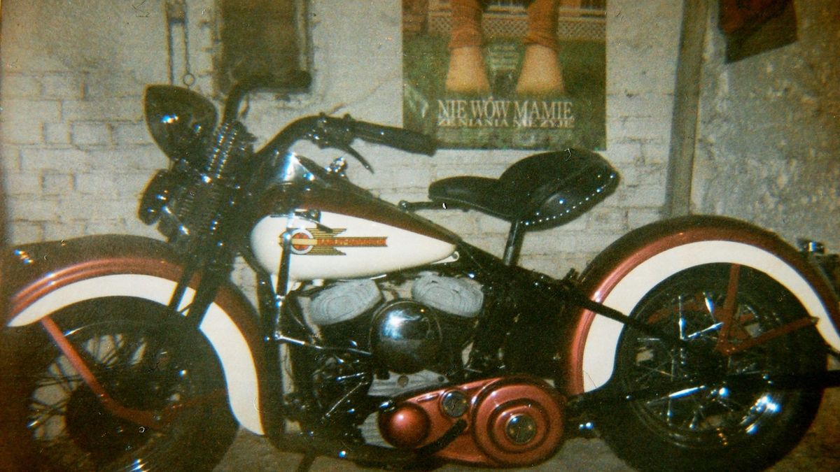 To jedno ze zdjęć wykonane przez złodzieja, który próbował sprzedać motocykl niemieckiemu handlarzowi