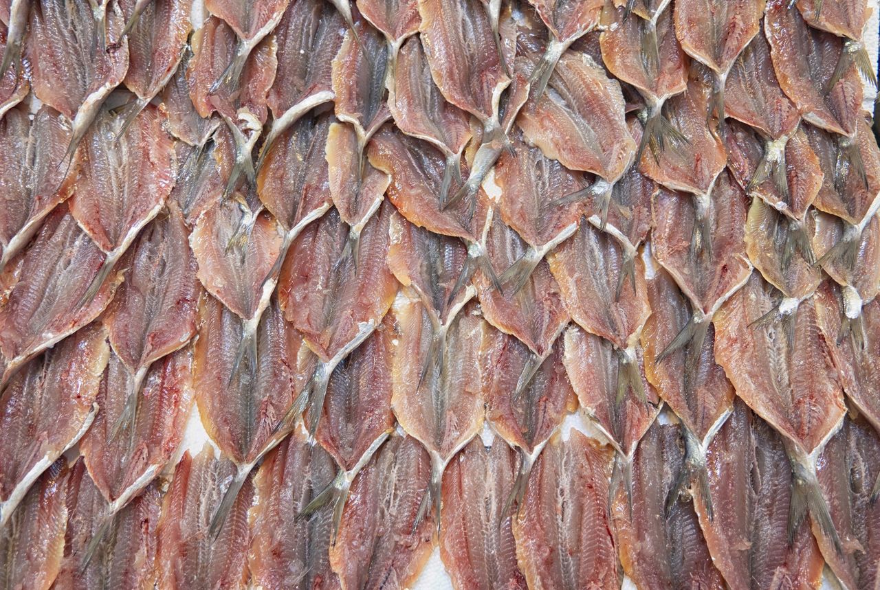 Jedz zamiast suplementów. Niedroga ryba, a Polacy wciąż nie doceniają