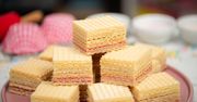 Słodki powrót do lat dzieciństwa. Przepis na chrupiące wafle z galaretką