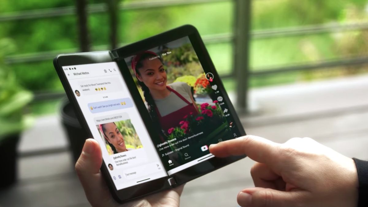 Microsoft uznał, że w smartfonie przyda się aparat. Surface Duo 2 oficjalnie 1