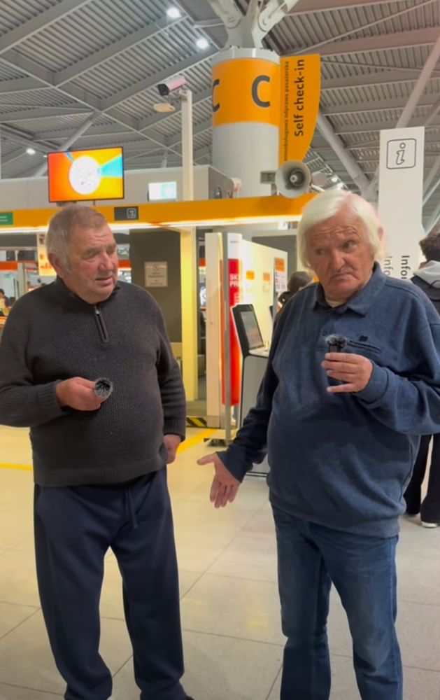 Gienek z Plutycz i Jastrząb z "Rolnicy. Podlasie" na lotnisku
