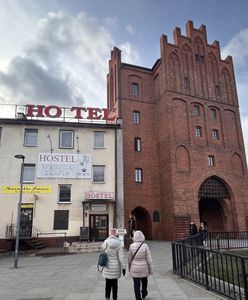 Kultowy hotel na razie zostaje. Trzy miesiące na negocjacje z miastem