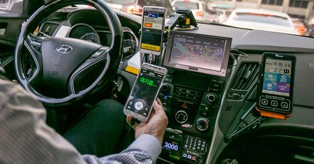 20 lat elektroniki w samochodach. Od uruchamiania kartą po autopilota