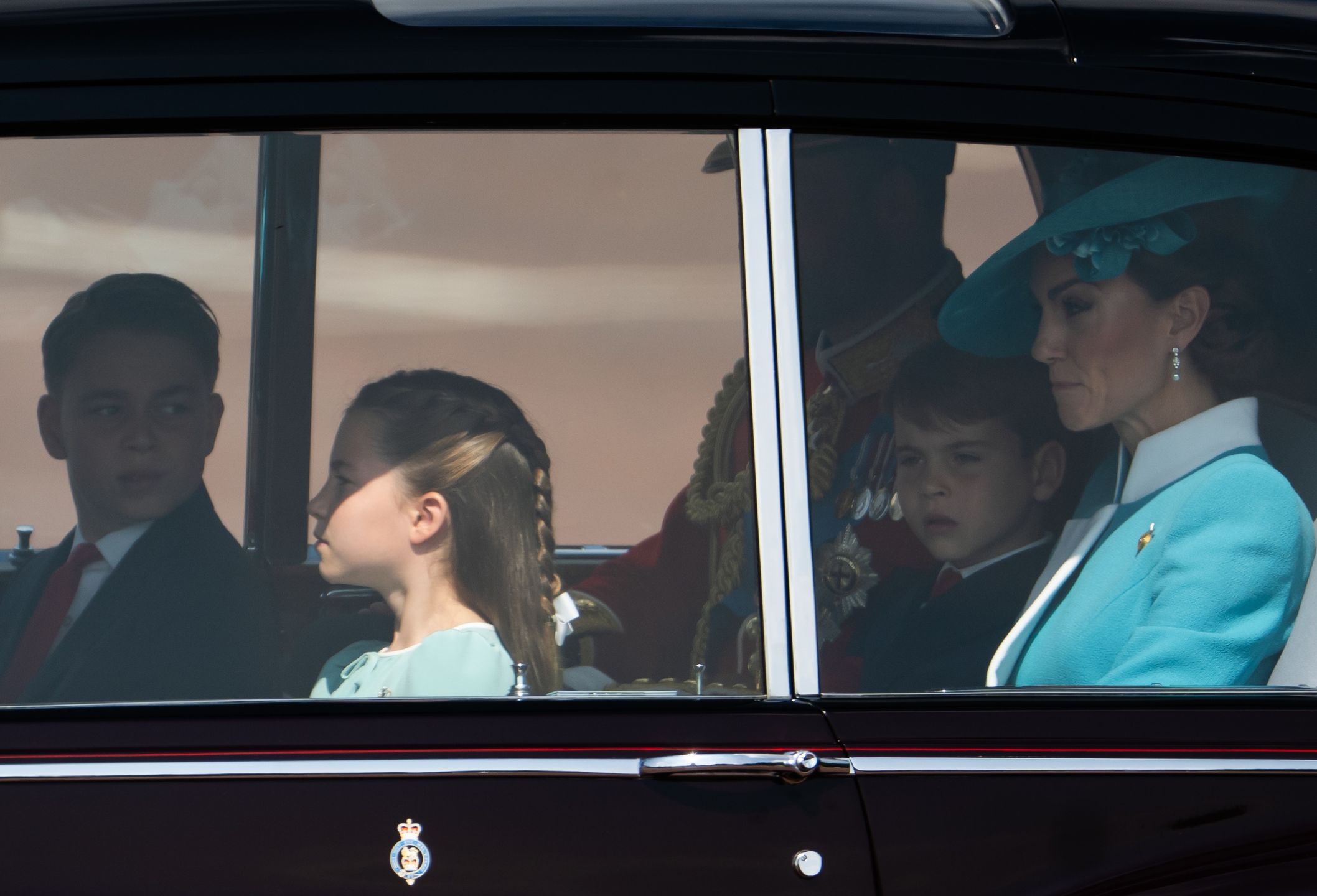 Księżna Kate i książę Wiliam z dziećmi 