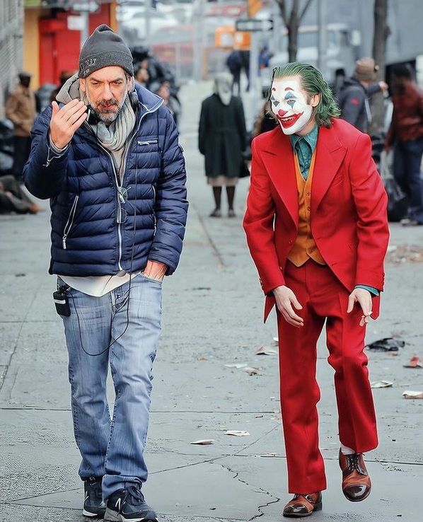 Nerwowy śmiech bohatera filmu &quot;Joker&quot; to nie wymysł filmowców. To realny problem, z którym zmaga się wiele osób