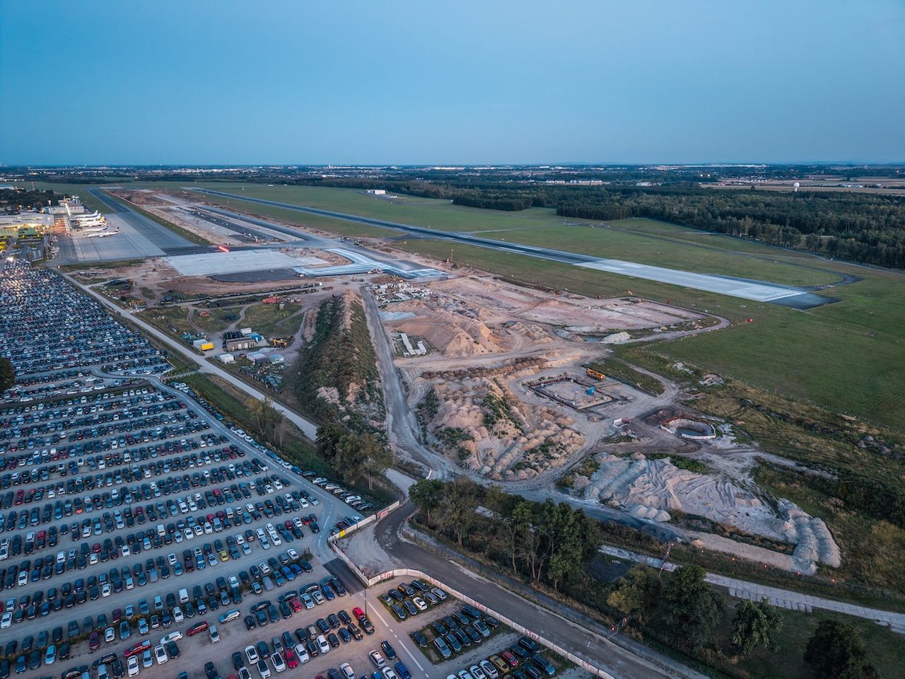 Rozbudowa lotniska we Wrocławiu cały czas trwa
