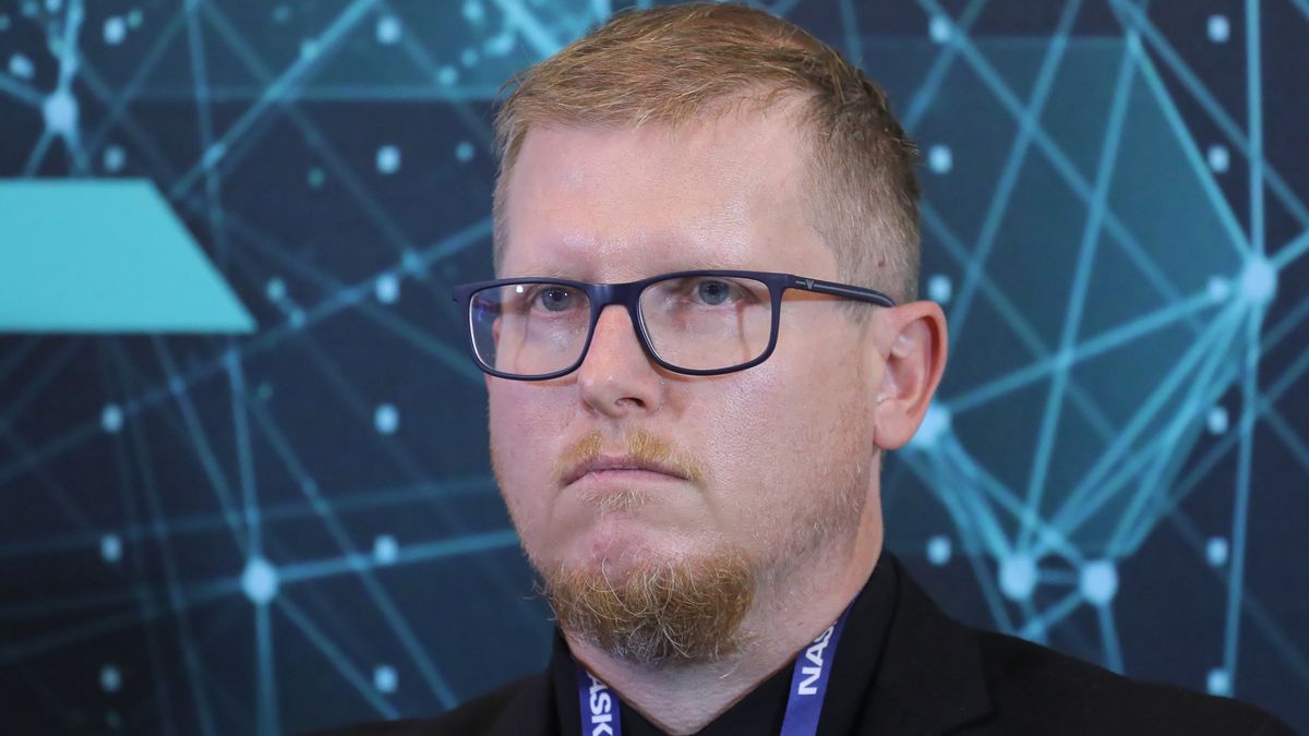 Przemys�aw JaroszewskiWarszawa, 12.10.2021. Kierownik CERT Polska, NASK PIB Przemys�aw Jaroszewski podczas panelu "Wyprzedzi� zagro�enie - Jak skutecznie informowa� obywateli o nowych cyberzagro�eniach", w ramach II edycji konferencji Cyber24 Day w Warszawie, 12 bm. (mr) PAP/Pawe� SupernakPawe� Supernak2 2., Cyber 24 Day, cyber bezpiecze�stwo, Cyber24 Day, edycja, edycji, II, konferencja, konferencji