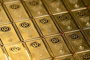 Tego nie było od 43 lat. Co się dzieje z cenami złota?