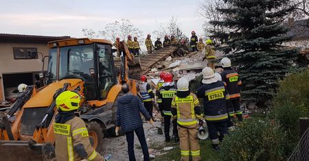 Włodzimierzów. Wybuch gazu w domu. Ludzie uwięzieni pod gruzami