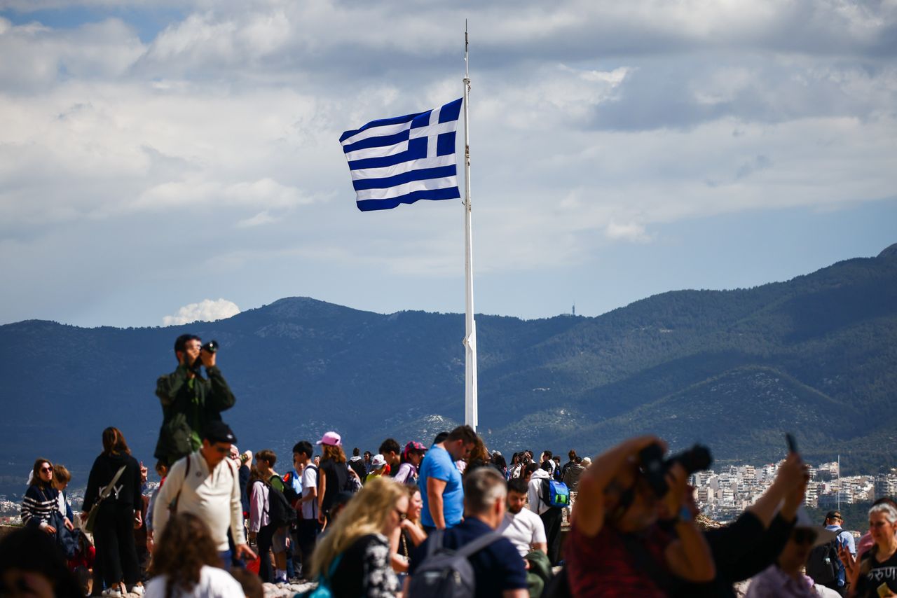 Greece introduces a six-day work week