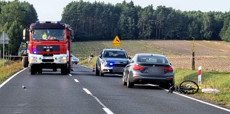 Rowerzysta zginął pod kołami BMW. Policja szuka świadków – Foto