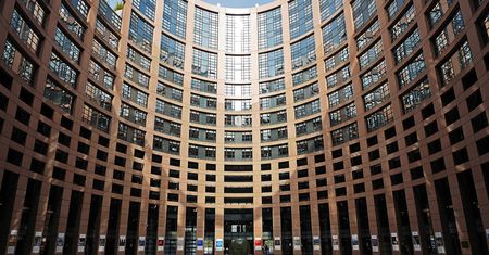Parlament Europejski uchyla immunitety Kamińskiego i Wąsika. Sprawa nabiera tempa