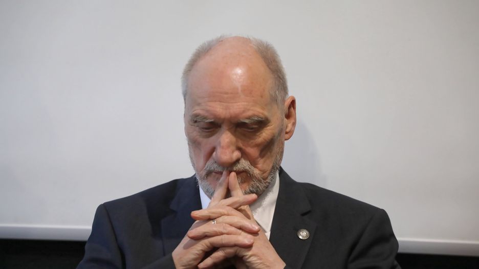 Drastyczne zdjęcia w raporcie Macierewicza. Jest oświadczenie autora opracowania 