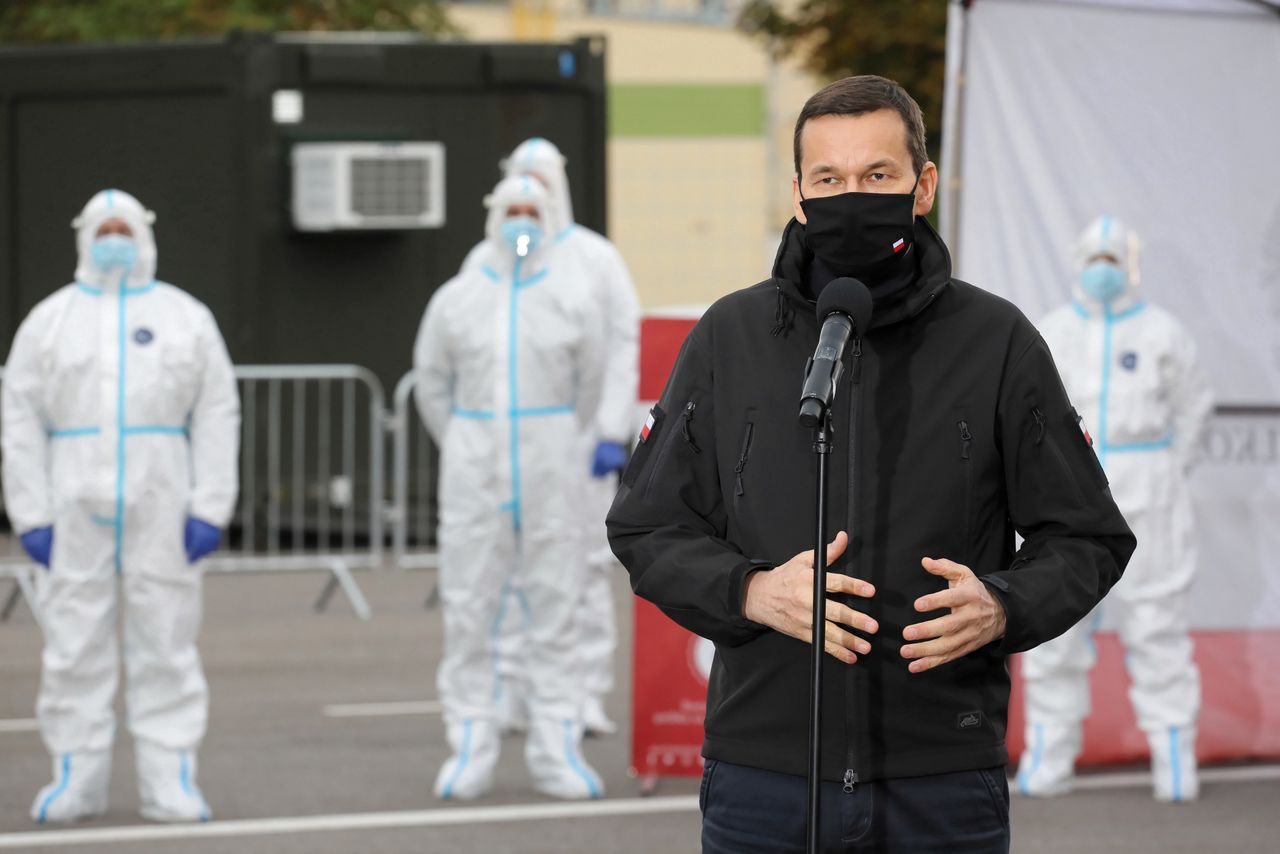 Morawiecki: Prawdopodobne nauczanie zdalne lub hybrydowe w starszych klasach SP