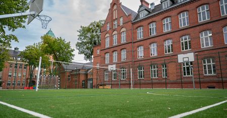 Na Jeżycach zniknęło stare boisko. W jego miejscu stoi już nowe